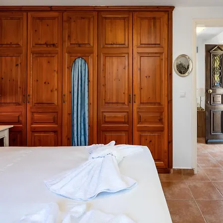 Ftenagia Ferienhaus *